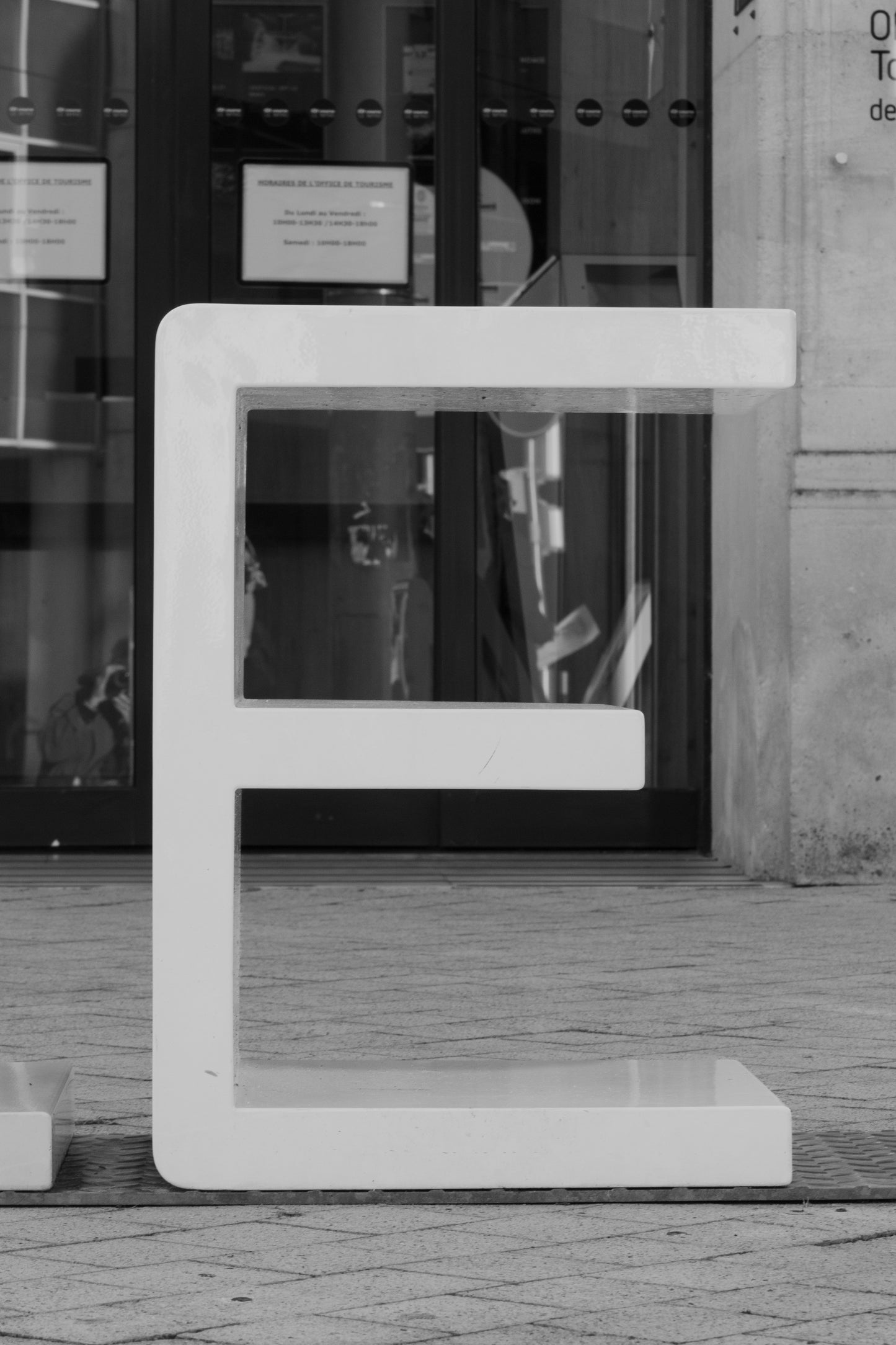 Lettre E