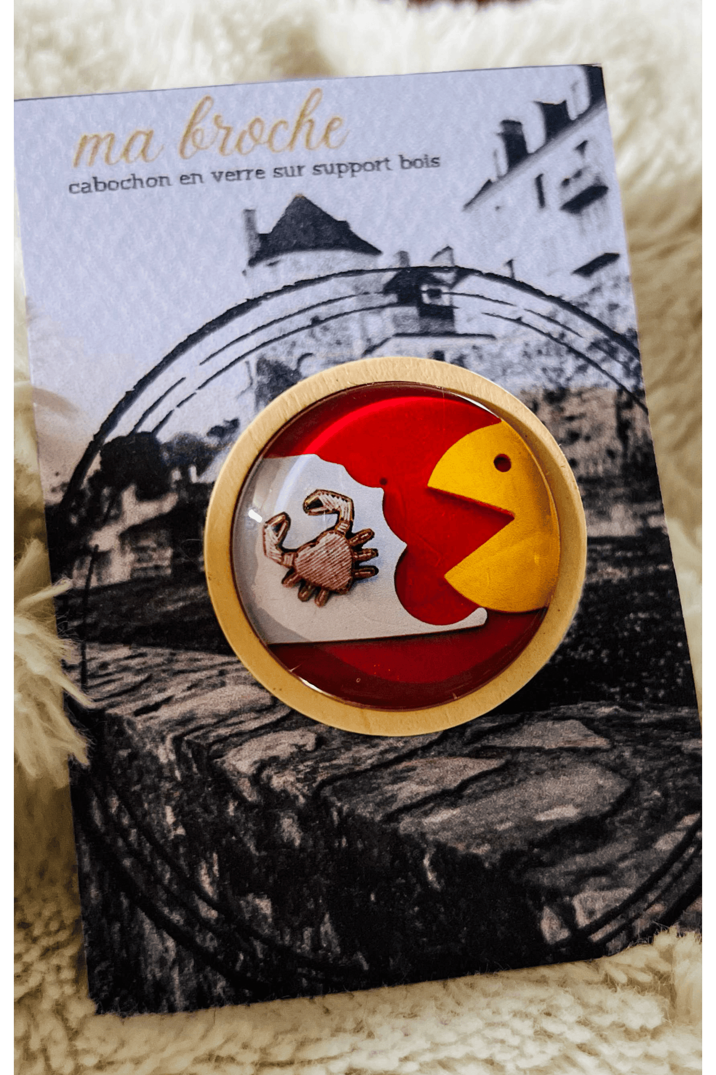 Broche solidaire