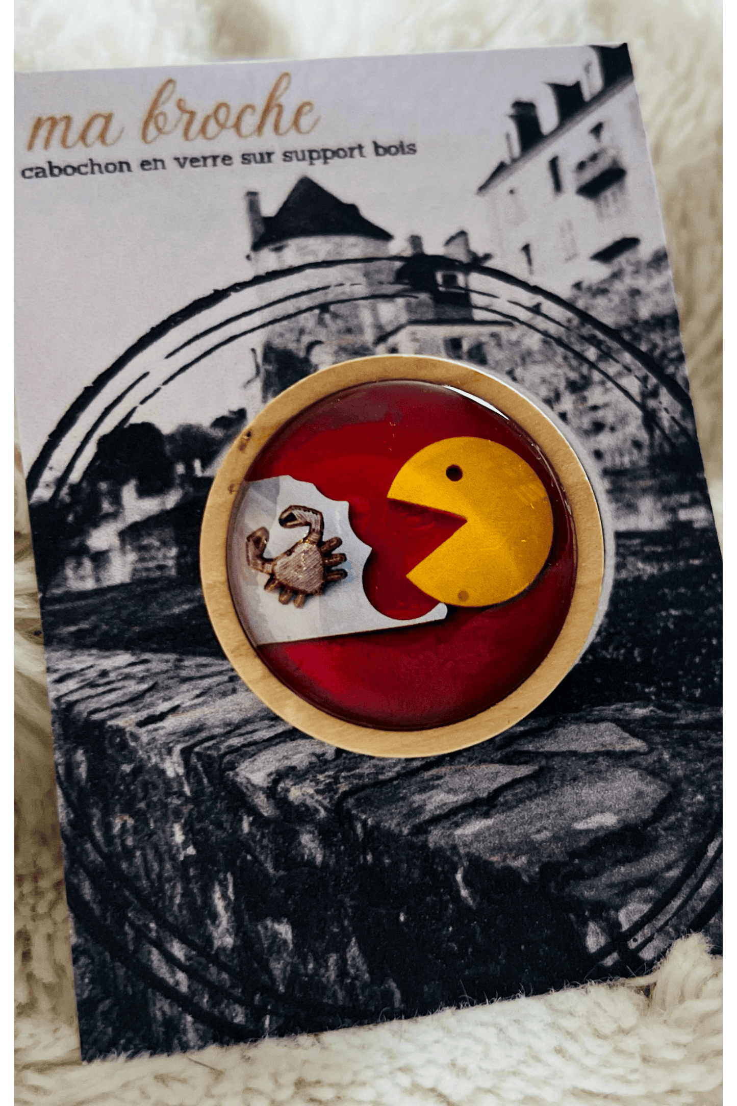 Broche solidaire