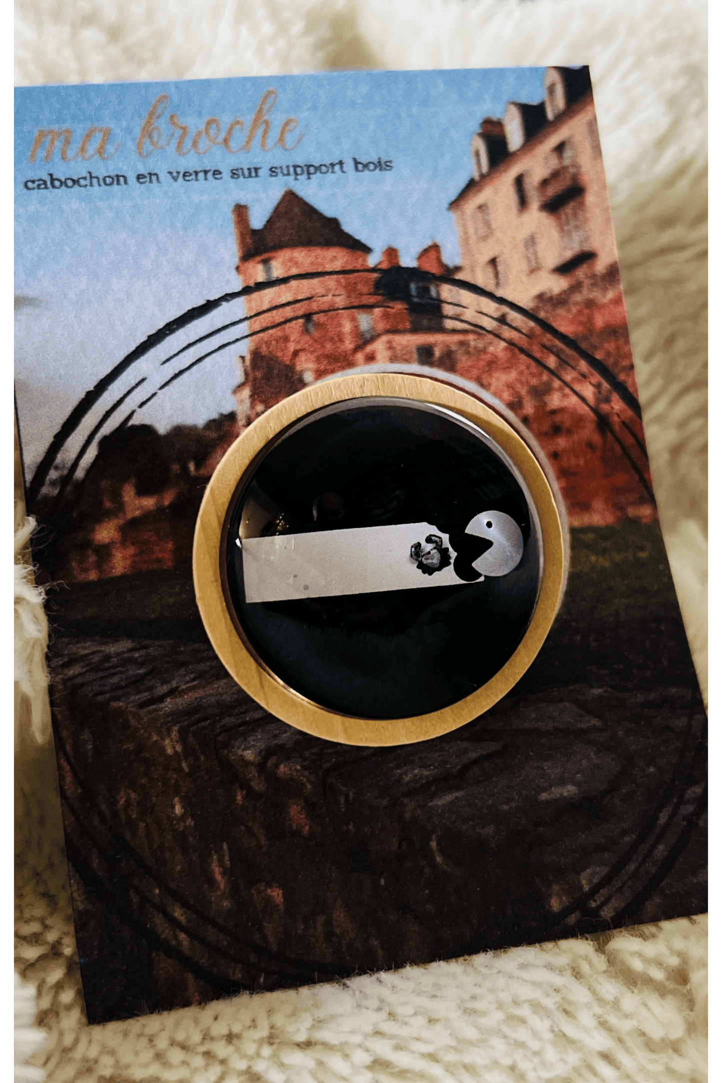 Broche solidaire